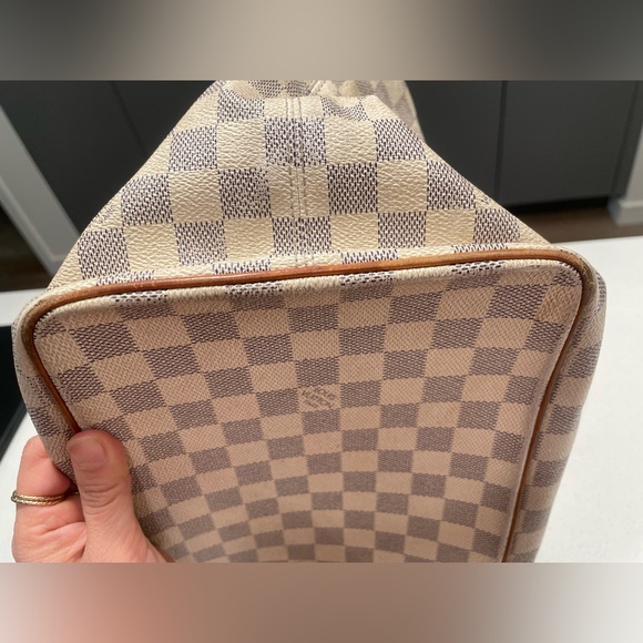 Louis Vuitton Bag - Picture 10 of 16